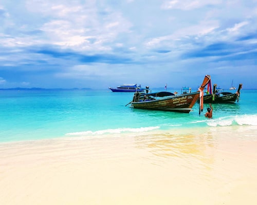 Image of Cab next to a Fort